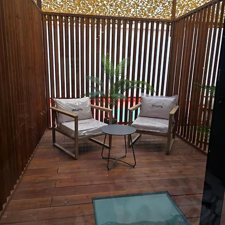 Lhome Queen's Leonor Apartment *